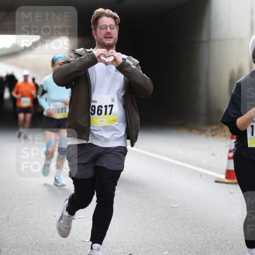 05.10.2025 - 20. swb-Marathon Bremen Michael Strokosch http://msf.ph/oto/9207624 05.10.2025 11:01:31 Laufen 1590, 9617, 11309 meine-sportfotos.de