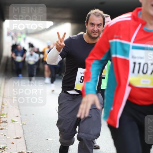 05.10.2025 - 20. swb-Marathon Bremen Michael Strokosch http://msf.ph/oto/9207626 05.10.2025 10:54:38 Laufen 9, 11071 meine-sportfotos.de