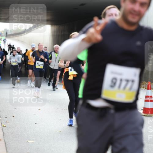 05.10.2025 - 20. swb-Marathon Bremen Michael Strokosch http://msf.ph/oto/9207630 05.10.2025 10:54:39 Laufen 4826, 17610, 10217, 9177 meine-sportfotos.de