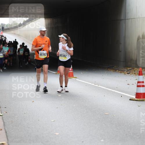 05.10.2025 - 20. swb-Marathon Bremen Michael Strokosch http://msf.ph/oto/9207634 05.10.2025 11:01:35 Laufen 10783, 10782 meine-sportfotos.de