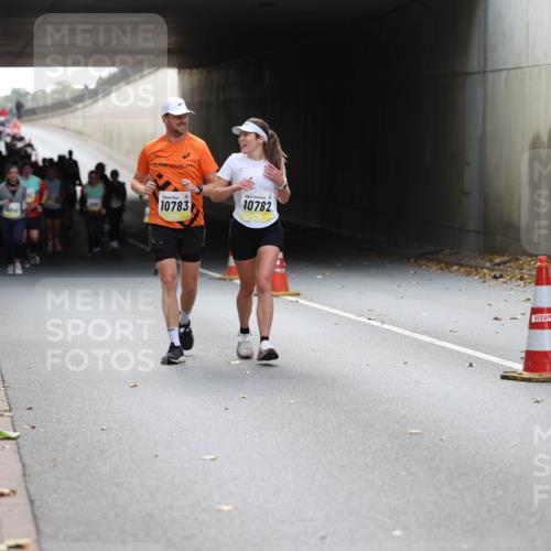05.10.2025 - 20. swb-Marathon Bremen Michael Strokosch http://msf.ph/oto/9207636 05.10.2025 11:01:35 Laufen 10783, 10782 meine-sportfotos.de