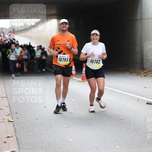 05.10.2025 - 20. swb-Marathon Bremen Michael Strokosch http://msf.ph/oto/9207639 05.10.2025 11:01:37 Laufen 10783, 10782 meine-sportfotos.de