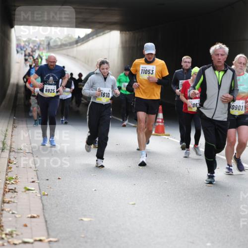 05.10.2025 - 20. swb-Marathon Bremen Michael Strokosch http://msf.ph/oto/9207648 05.10.2025 10:54:43 Laufen 9925, 1610, 11053, 06, 10901 meine-sportfotos.de