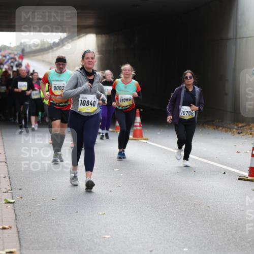 05.10.2025 - 20. swb-Marathon Bremen Michael Strokosch http://msf.ph/oto/9207649 05.10.2025 11:01:45 Laufen 11678, 9002, 10840, 11092, 10706, 401 meine-sportfotos.de