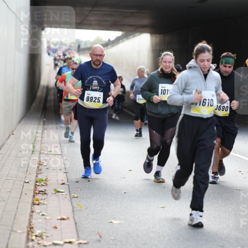 05.10.2025 - 20. swb-Marathon Bremen Michael Strokosch http://msf.ph/oto/9207659 05.10.2025 10:54:45 Laufen 20, 9925, 44, 101, 1610, 0690, 11053 meine-sportfotos.de