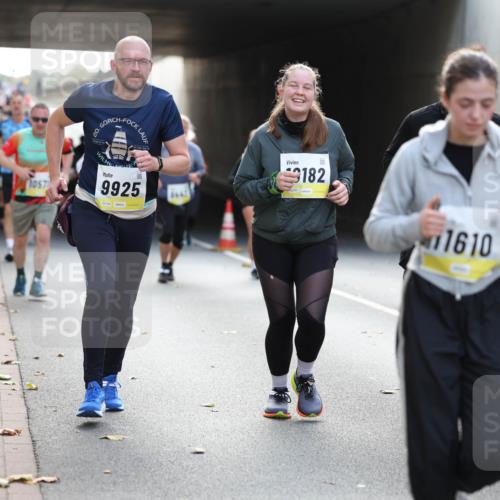 05.10.2025 - 20. swb-Marathon Bremen Michael Strokosch http://msf.ph/oto/9207665 05.10.2025 10:54:46 Laufen 1057, 9925, 182, 11610 meine-sportfotos.de