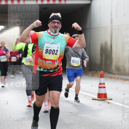 05.10.2025 - 20. swb-Marathon Bremen Michael Strokosch http://msf.ph/oto/9207668 05.10.2025 11:01:49 Laufen 01478, 11244, 20, 9002, 10132, 20 meine-sportfotos.de