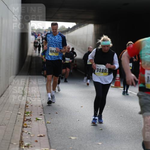 05.10.2025 - 20. swb-Marathon Bremen Michael Strokosch http://msf.ph/oto/9207681 05.10.2025 10:54:50 Laufen 10630, 7827, 54, 9880, 10571 meine-sportfotos.de