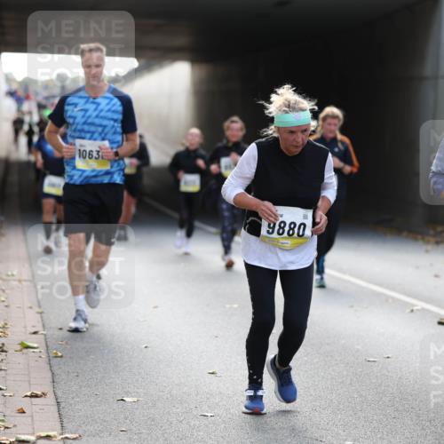 05.10.2025 - 20. swb-Marathon Bremen Michael Strokosch http://msf.ph/oto/9207685 05.10.2025 10:54:51 Laufen 1063, 9880, 9443 meine-sportfotos.de
