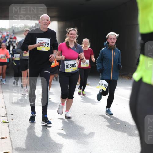 05.10.2025 - 20. swb-Marathon Bremen Michael Strokosch http://msf.ph/oto/9207686 05.10.2025 11:01:52 Laufen 4217, 6721, 79, 10365, 10, 366, 10939, 11232 meine-sportfotos.de