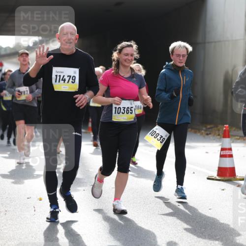 05.10.2025 - 20. swb-Marathon Bremen Michael Strokosch http://msf.ph/oto/9207690 05.10.2025 11:01:53 Laufen 87, 11479, 10365, 366, 10939, 107 meine-sportfotos.de