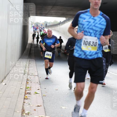 05.10.2025 - 20. swb-Marathon Bremen Michael Strokosch http://msf.ph/oto/9207691 05.10.2025 10:54:53 Laufen 10630, 953, 10919 meine-sportfotos.de