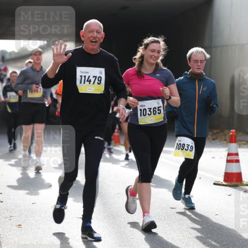05.10.2025 - 20. swb-Marathon Bremen Michael Strokosch http://msf.ph/oto/9207692 05.10.2025 11:01:53 Laufen 11479, 10365, 02373, 10939 meine-sportfotos.de