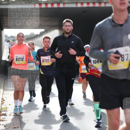 05.10.2025 - 20. swb-Marathon Bremen Michael Strokosch http://msf.ph/oto/9207706 05.10.2025 11:01:58 Laufen 9212, 9982, 9721, 10, 116, 108, 87, 9519 meine-sportfotos.de