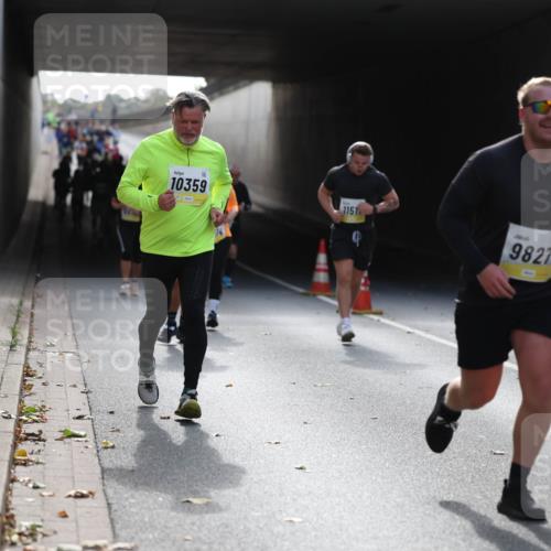 05.10.2025 - 20. swb-Marathon Bremen Michael Strokosch http://msf.ph/oto/9207715 05.10.2025 10:54:58 Laufen 10359, 1151, 9821 meine-sportfotos.de