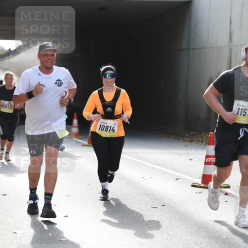 05.10.2025 - 20. swb-Marathon Bremen Michael Strokosch http://msf.ph/oto/9207727 05.10.2025 10:55:02 Laufen 0613, 10914, 1151 meine-sportfotos.de