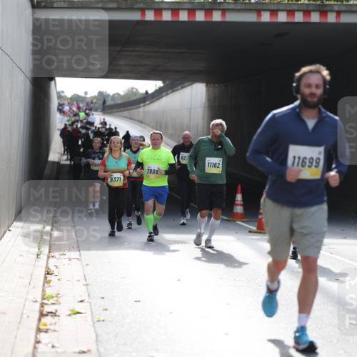 05.10.2025 - 20. swb-Marathon Bremen Michael Strokosch http://msf.ph/oto/9207753 05.10.2025 10:55:11 Laufen 1680, 9371, 92, 11162, 7908, 11699 meine-sportfotos.de