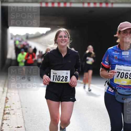 05.10.2025 - 20. swb-Marathon Bremen Michael Strokosch http://msf.ph/oto/9207759 05.10.2025 11:02:07 Laufen 7069, 11028, 01995, 7 meine-sportfotos.de