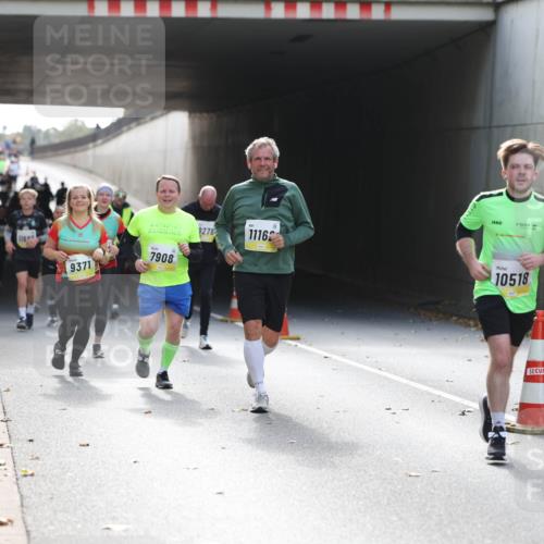 05.10.2025 - 20. swb-Marathon Bremen Michael Strokosch http://msf.ph/oto/9207760 05.10.2025 10:55:13 Laufen 116, 9371, 7908, 9278, 1116, 10518 meine-sportfotos.de