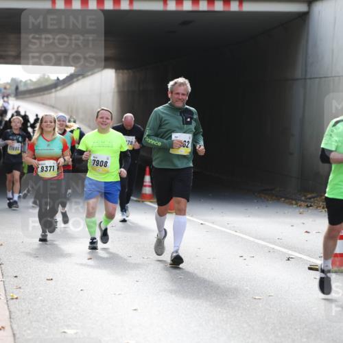 05.10.2025 - 20. swb-Marathon Bremen Michael Strokosch http://msf.ph/oto/9207762 05.10.2025 10:55:13 Laufen 11680, 9371, 7908, 78, 62, 10518 meine-sportfotos.de