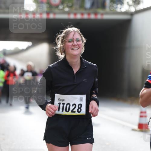 05.10.2025 - 20. swb-Marathon Bremen Michael Strokosch http://msf.ph/oto/9207764 05.10.2025 11:02:08 Laufen 11028, 70, 01995 meine-sportfotos.de