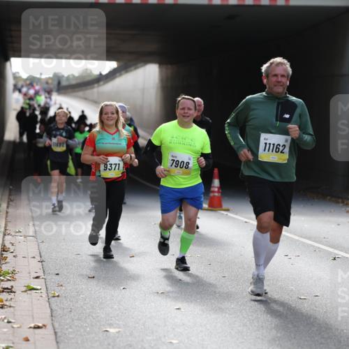 05.10.2025 - 20. swb-Marathon Bremen Michael Strokosch http://msf.ph/oto/9207767 05.10.2025 10:55:15 Laufen 11680, 9371, 50222, 11162, 7908 meine-sportfotos.de