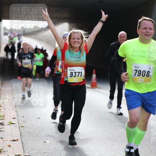 05.10.2025 - 20. swb-Marathon Bremen Michael Strokosch http://msf.ph/oto/9207784 05.10.2025 10:55:17 Laufen 11680, 24, 9371, 20, 7908 meine-sportfotos.de