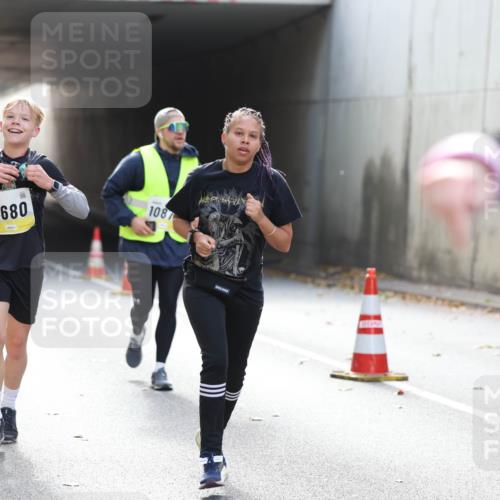 05.10.2025 - 20. swb-Marathon Bremen Michael Strokosch http://msf.ph/oto/9207800 05.10.2025 10:55:20 Laufen 10944, 11680, 108 meine-sportfotos.de
