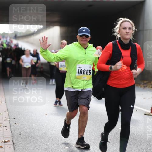 05.10.2025 - 20. swb-Marathon Bremen Michael Strokosch http://msf.ph/oto/9207801 05.10.2025 11:02:15 Laufen 1008, 10885 meine-sportfotos.de