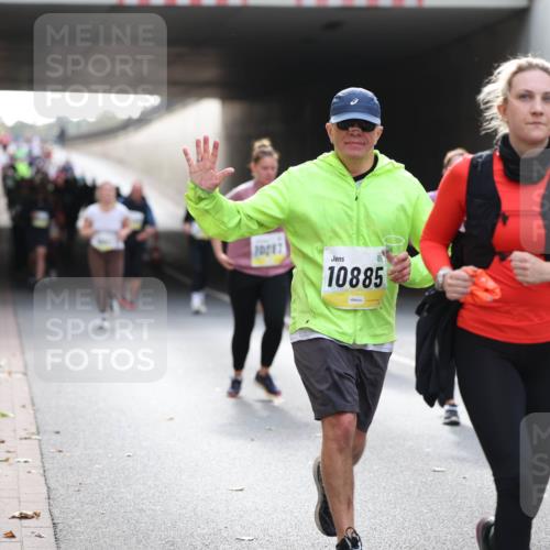 05.10.2025 - 20. swb-Marathon Bremen Michael Strokosch http://msf.ph/oto/9207803 05.10.2025 11:02:15 Laufen 10087, 10885 meine-sportfotos.de