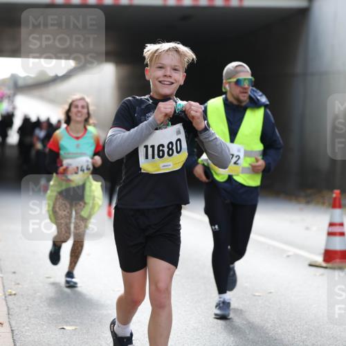 05.10.2025 - 20. swb-Marathon Bremen Michael Strokosch http://msf.ph/oto/9207806 05.10.2025 10:55:21 Laufen 11680, 72 meine-sportfotos.de