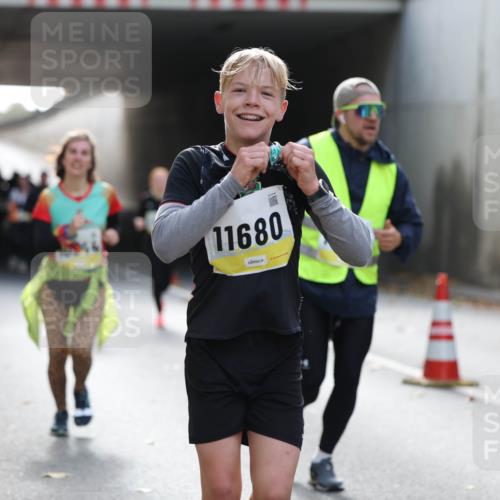 05.10.2025 - 20. swb-Marathon Bremen Michael Strokosch http://msf.ph/oto/9207810 05.10.2025 10:55:22 Laufen 11680 meine-sportfotos.de