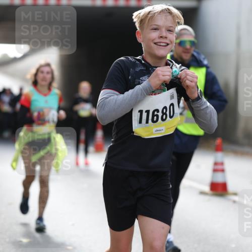 05.10.2025 - 20. swb-Marathon Bremen Michael Strokosch http://msf.ph/oto/9207811 05.10.2025 10:55:22 Laufen 11680 meine-sportfotos.de