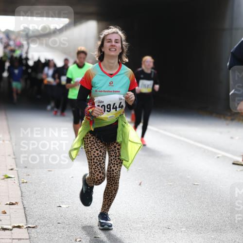 05.10.2025 - 20. swb-Marathon Bremen Michael Strokosch http://msf.ph/oto/9207813 05.10.2025 10:55:23 Laufen 20, 025, 0944, 10872 meine-sportfotos.de