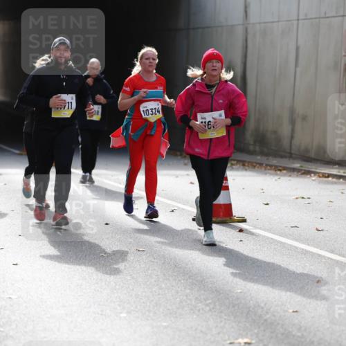 05.10.2025 - 20. swb-Marathon Bremen Michael Strokosch http://msf.ph/oto/9207832 05.10.2025 10:55:29 Laufen 11223, 10324, 46, 00 meine-sportfotos.de