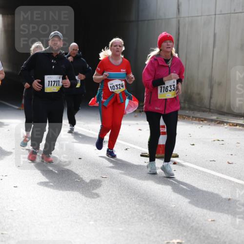05.10.2025 - 20. swb-Marathon Bremen Michael Strokosch http://msf.ph/oto/9207834 05.10.2025 10:55:29 Laufen 11223, 11711, 10324, 11633, 00 meine-sportfotos.de