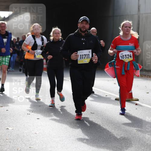05.10.2025 - 20. swb-Marathon Bremen Michael Strokosch http://msf.ph/oto/9207839 05.10.2025 10:55:30 Laufen 1122, 11711, 10324, 1633 meine-sportfotos.de