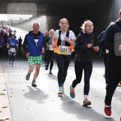 05.10.2025 - 20. swb-Marathon Bremen Michael Strokosch http://msf.ph/oto/9207846 05.10.2025 10:55:31 Laufen 16038, 9, 100, 1, 223, 711 meine-sportfotos.de
