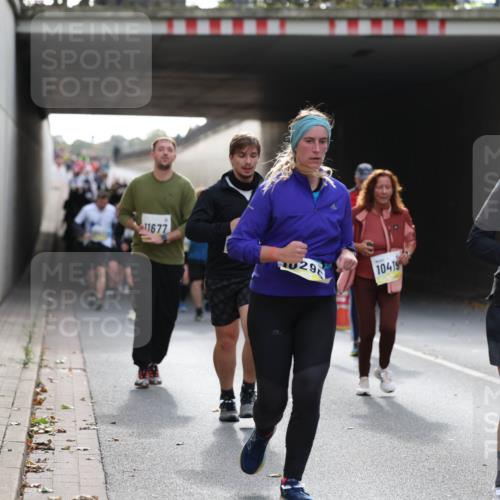 05.10.2025 - 20. swb-Marathon Bremen Michael Strokosch http://msf.ph/oto/9207851 05.10.2025 11:02:27 Laufen 11677, 029, 10419, 9632 meine-sportfotos.de