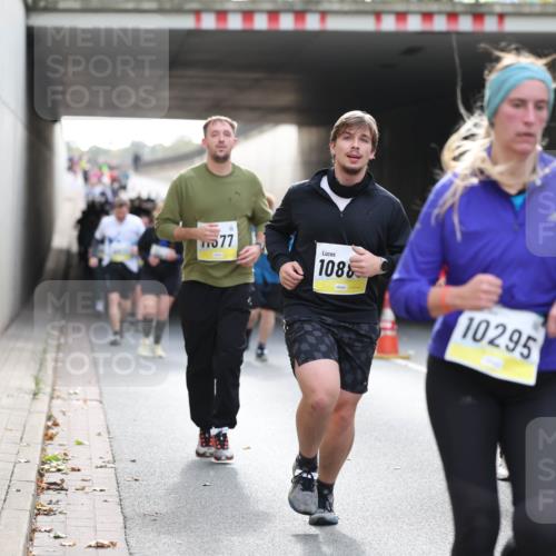 05.10.2025 - 20. swb-Marathon Bremen Michael Strokosch http://msf.ph/oto/9207858 05.10.2025 11:02:28 Laufen 577, 1088, 10295 meine-sportfotos.de