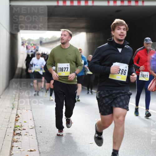 05.10.2025 - 20. swb-Marathon Bremen Michael Strokosch http://msf.ph/oto/9207859 05.10.2025 11:02:29 Laufen 11677, 386, 11073, 10419, 102 meine-sportfotos.de