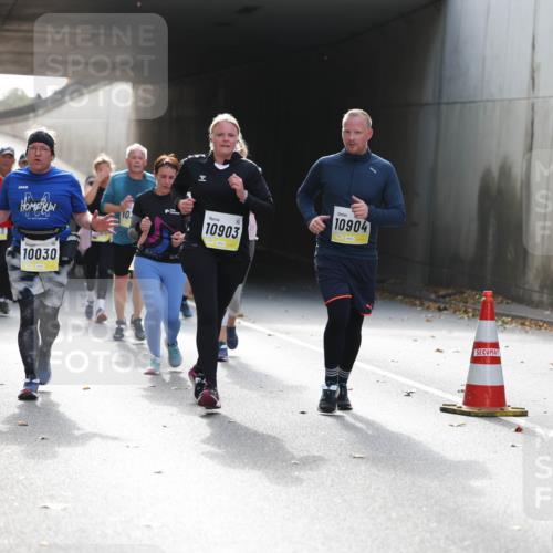 05.10.2025 - 20. swb-Marathon Bremen Michael Strokosch http://msf.ph/oto/9207863 05.10.2025 10:55:35 Laufen 968, 1459, 10030, 10, 10903, 10904, 10026 meine-sportfotos.de
