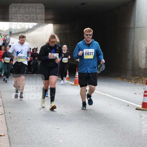 05.10.2025 - 20. swb-Marathon Bremen Michael Strokosch http://msf.ph/oto/9207864 05.10.2025 11:02:32 Laufen 3635, 10522, 10244, 11037 meine-sportfotos.de