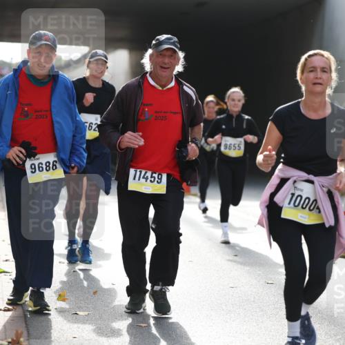 05.10.2025 - 20. swb-Marathon Bremen Michael Strokosch http://msf.ph/oto/9207891 05.10.2025 10:55:41 Laufen 2025, 62, 9686, 2025, 11459, 9655, 1000 meine-sportfotos.de