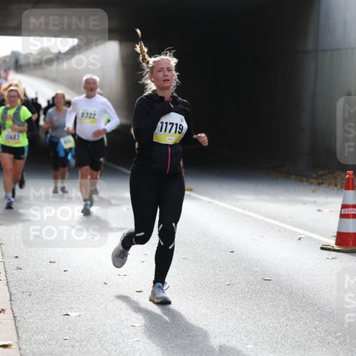 05.10.2025 - 20. swb-Marathon Bremen Michael Strokosch http://msf.ph/oto/9207897 05.10.2025 10:55:46 Laufen 11483, 11719 meine-sportfotos.de