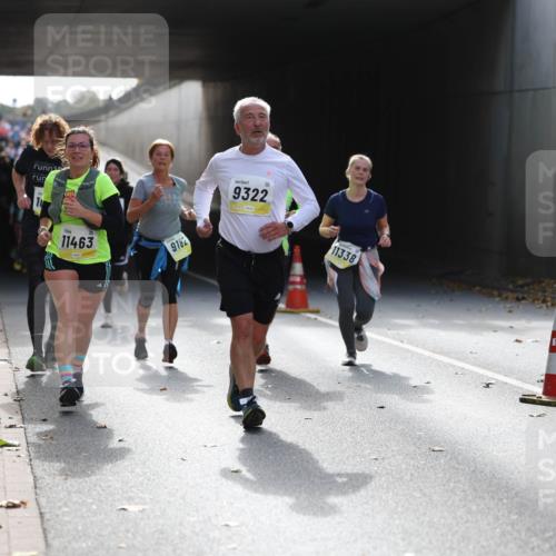 05.10.2025 - 20. swb-Marathon Bremen Michael Strokosch http://msf.ph/oto/9207910 05.10.2025 10:55:48 Laufen 9322, 11463, 9182, 11338 meine-sportfotos.de