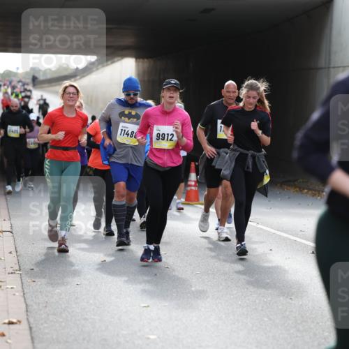 05.10.2025 - 20. swb-Marathon Bremen Michael Strokosch http://msf.ph/oto/9207913 05.10.2025 11:02:41 Laufen 12, 9912, 11405, 11480, 9685 meine-sportfotos.de