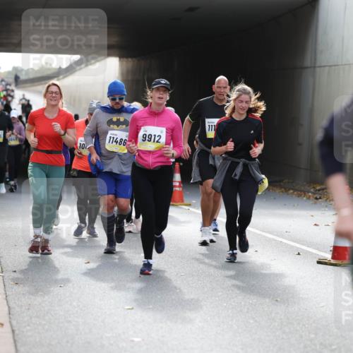 05.10.2025 - 20. swb-Marathon Bremen Michael Strokosch http://msf.ph/oto/9207915 05.10.2025 11:02:41 Laufen 11405, 16848, 10, 11486, 9912, 111, 968 meine-sportfotos.de