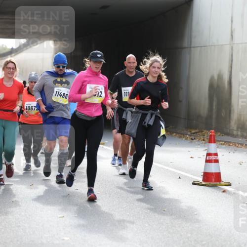 05.10.2025 - 20. swb-Marathon Bremen Michael Strokosch http://msf.ph/oto/9207917 05.10.2025 11:02:41 Laufen 11405, 1067, 11486, 592, 111 meine-sportfotos.de