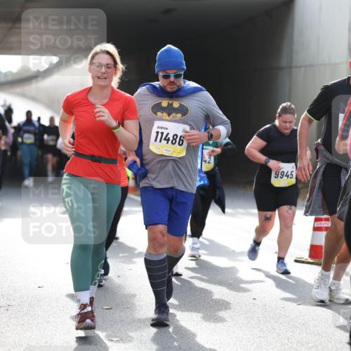 05.10.2025 - 20. swb-Marathon Bremen Michael Strokosch http://msf.ph/oto/9207931 05.10.2025 11:02:43 Laufen 11486, 9945, 9912 meine-sportfotos.de